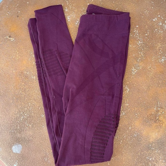 Sweaty Betty London maroon leggings s/m - Picture 2 of 6
